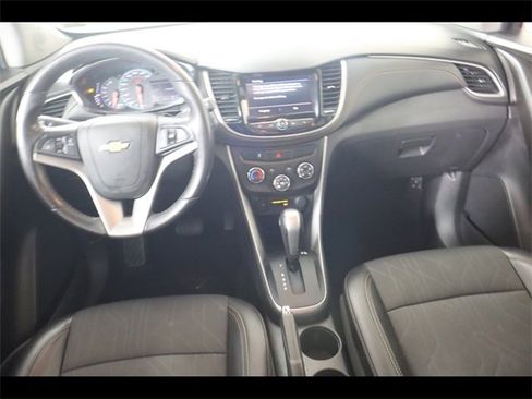 Used 2020 Chevrolet Trax LT w/ LT Convenience Package image 19