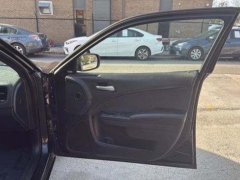 Used 2019 Dodge Charger SXT w/ Blacktop Package image 37