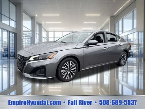 Used 2023 Nissan Altima 2.5 SV FWD image 1