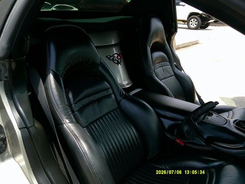 Used 2001 Chevrolet Corvette Convertible w/ Preferred Equipment Group2 RWD image 12
