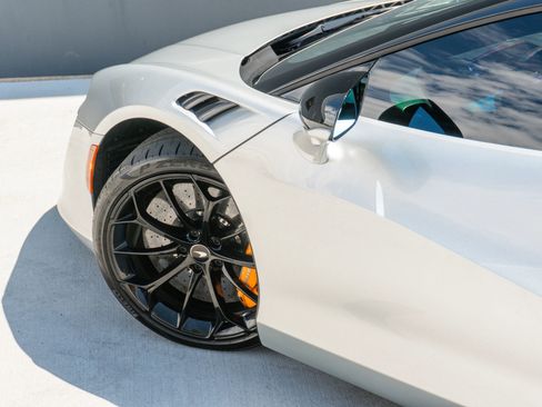 Used 2023 McLaren Artura RWD image 50