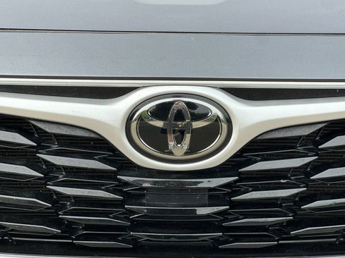 Used 2023 Toyota Highlander XLE AWD/4WD image 46