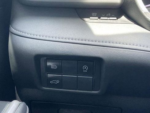 Used 2023 Toyota Highlander XLE FWD image 13