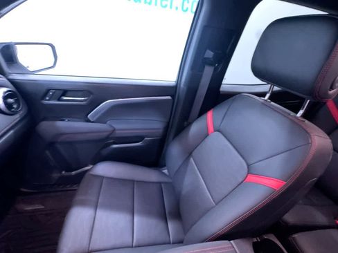 Used 2024 Chevrolet Colorado Z71 w/ Z71 Convenience Package 2 image 35