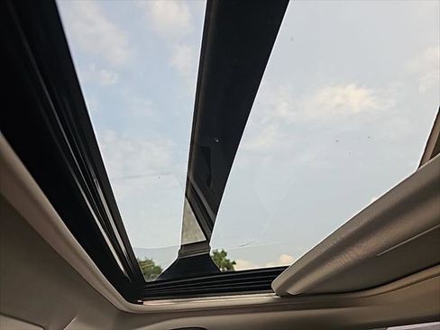 Used 2021 Toyota RAV4 XLE w/ Convenience Package AWD/4WD image 27