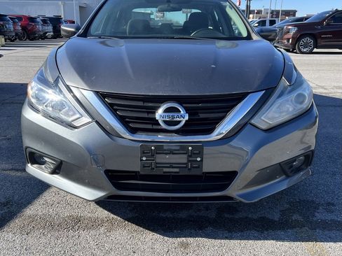 Used 2017 Nissan Altima 2.5 SV image 2