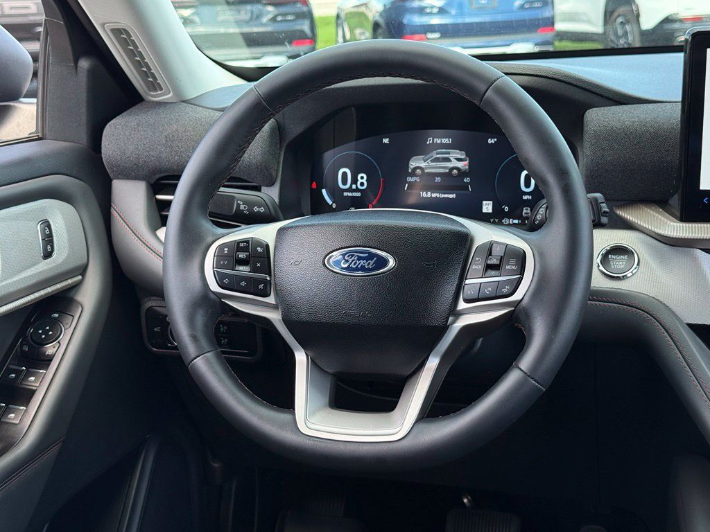 Used 2026 Ford Explorer Active AWD/4WD image 7