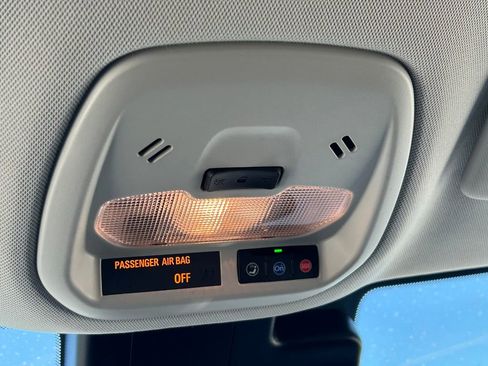 Used 2025 Chevrolet Trax LT FWD image 18