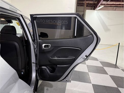 Used 2022 Hyundai Venue SEL image 25