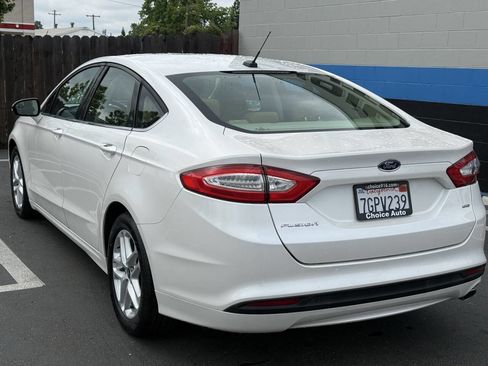 Used 2014 Ford Fusion SE FWD image 4
