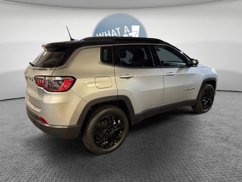 Used 2024 Jeep Compass Limited AWD/4WD image 3