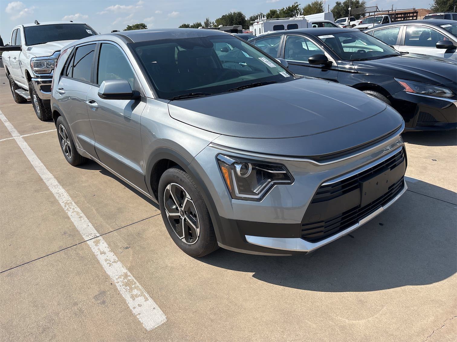 Used 2026 Kia Niro LX FWD image 2