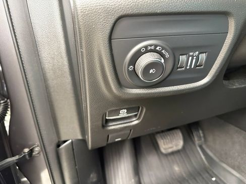 Used 2021 Jeep Grand Cherokee L Overland w/ Luxury Tech Group IV AWD/4WD image 20