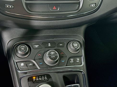 Used 2015 Chrysler 200 S w/ Comfort Group FWD image 9