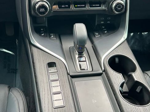 Used 2025 Lexus LX 700h Luxury image 23