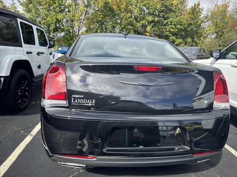 Used 2022 Chrysler 300 Touring L w/ Popular Equipment Group image 6