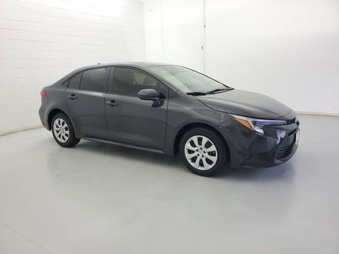 Used 2023 Toyota Corolla LE image 4