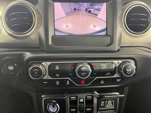 Used 2021 Jeep Wrangler Unlimited Sport AWD/4WD image 29