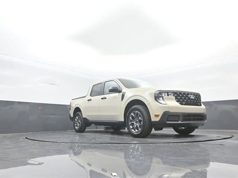 New 2025 Ford Maverick XLT image 29