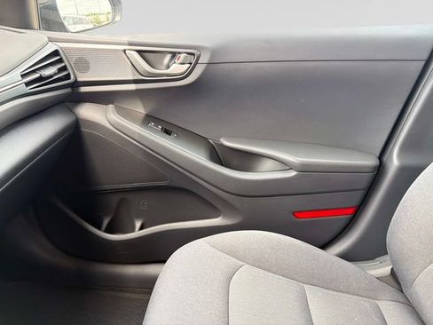 Used 2022 Hyundai Ioniq SE FWD image 19