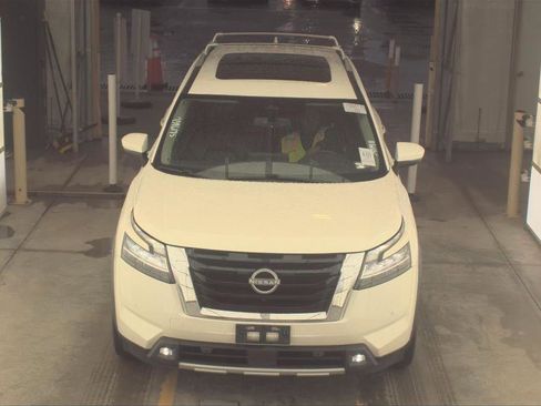 Used 2022 Nissan Pathfinder SL w/ SL Premium Package FWD image 6