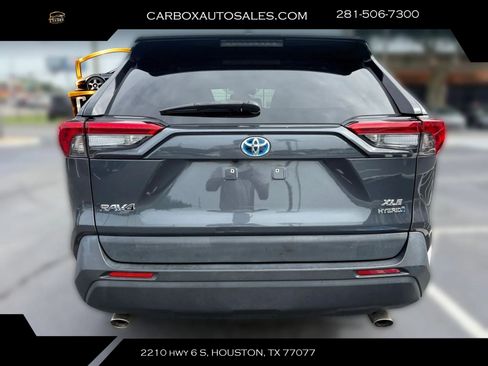 Used 2020 Toyota RAV4 XLE AWD/4WD image 4