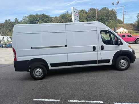 Used 2025 RAM ProMaster 2500 w/ Convenience Group image 6
