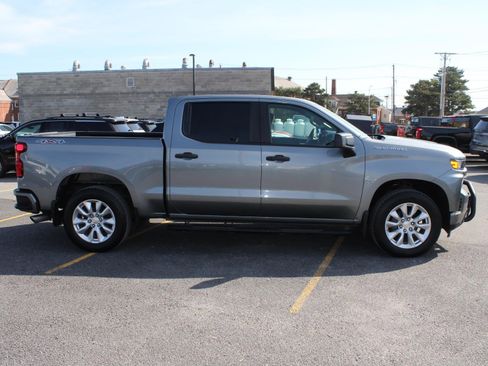 Used 2020 Chevrolet Silverado 1500 Custom w/ Custom Value Package image 4