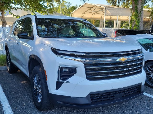 Used 2026 Chevrolet Traverse LT w/ Driver Confidence Package FWD image 2