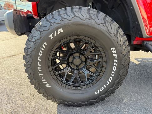 Used 2021 Jeep Wrangler Unlimited Sahara w/ Uconnect 4C Nav & Sound Group AWD/4WD image 38
