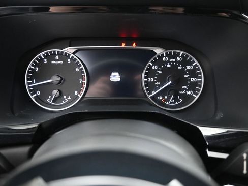 Used 2023 Nissan Pathfinder SL w/ Lighting Package (N92) FWD image 18