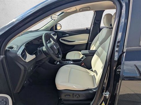 Used 2025 Buick Encore GX Sport Touring w/ Comfort Package image 2