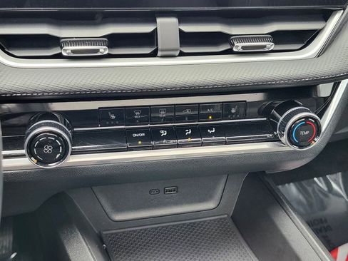 Used 2025 Chevrolet Equinox LT w/ Safety and Technology Package image 21