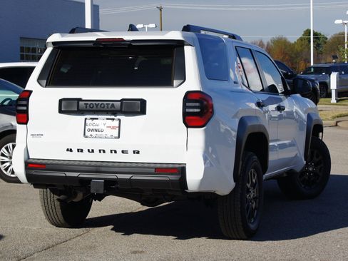 Used 2025 Toyota 4Runner SR5 image 27