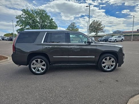 Used 2020 Cadillac Escalade Premium Luxury AWD/4WD image 6