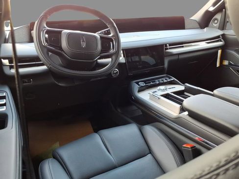 New 2025 Lincoln Navigator Reserve w/ Jet Appearance Package AWD/4WD image 7