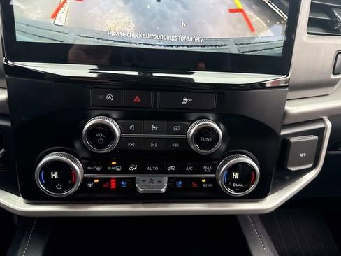 Used 2024 Ford Expedition Max XLT image 31