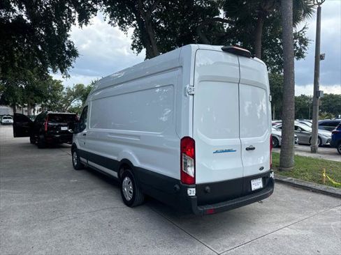 Used 2022 Ford E-Transit 148 High Roof Extended RWD image 9