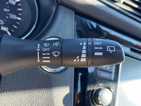 Used 2019 Nissan Rogue SL w/ Premium Package image 25