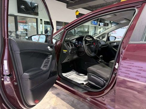 Used 2018 Kia Forte LX image 16