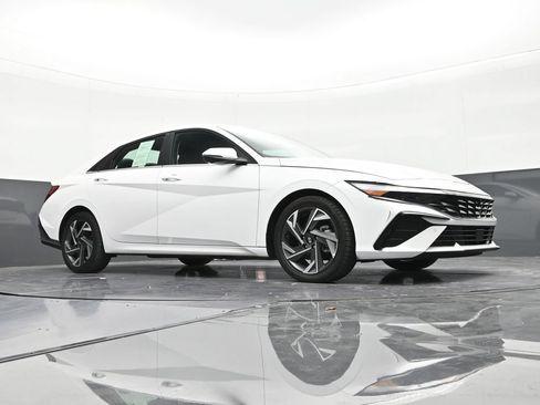 Used 2024 Hyundai Elantra Limited FWD image 27