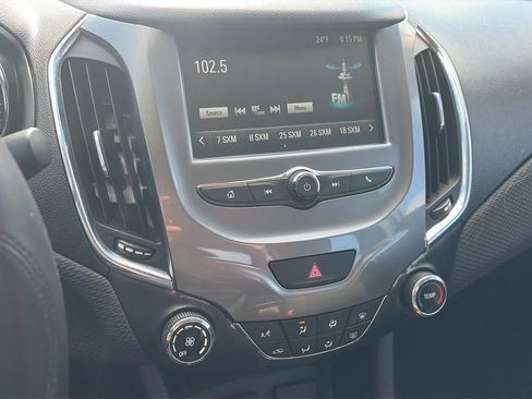 Used 2017 Chevrolet Cruze LT image 19
