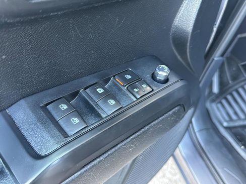 Used 2017 Toyota Tacoma SR5 image 25