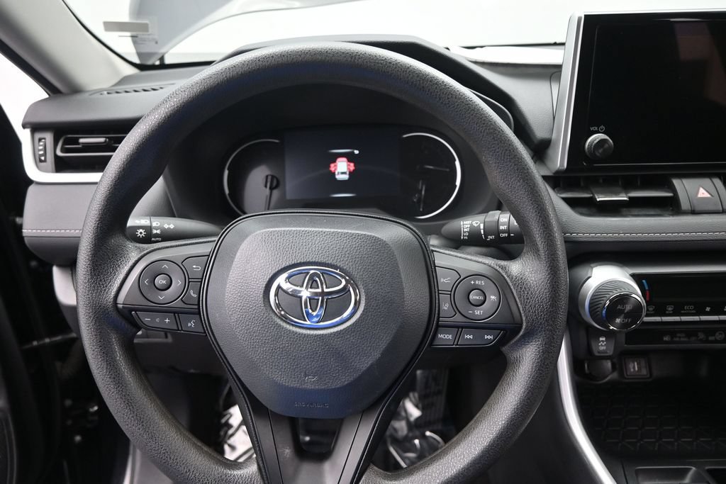 Used 2025 Toyota RAV4 XLE AWD/4WD image 21