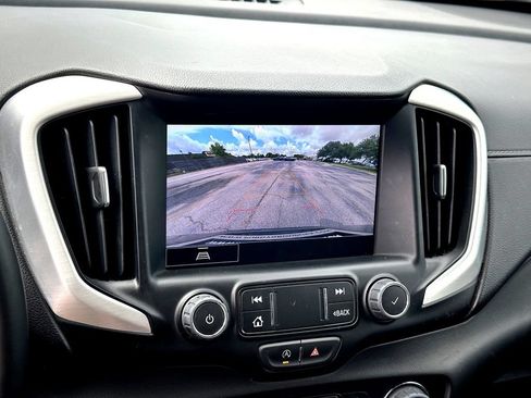 Used 2024 GMC Terrain SLT FWD image 23