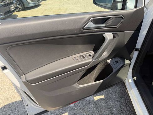 Used 2018 Volkswagen Tiguan SEL FWD image 9
