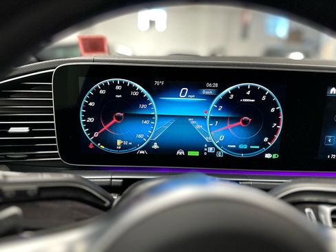 Used 2021 Mercedes-Benz GLS 580 4MATIC image 22