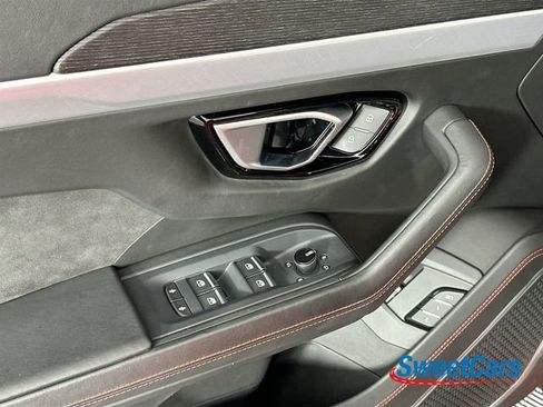 Used 2020 Lamborghini Urus image 40