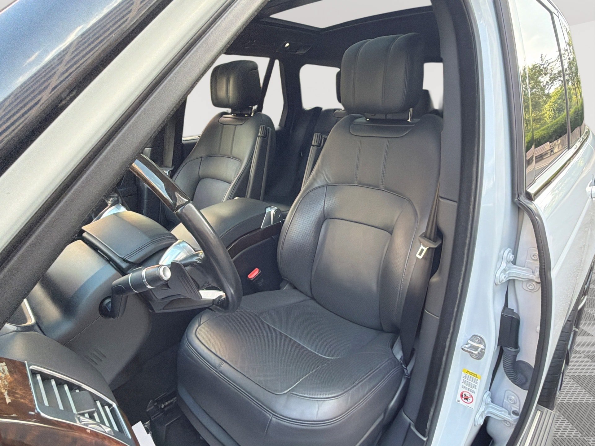 Used 2019 Land Rover Range Rover HSE AWD/4WD image 13