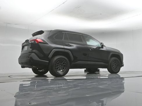 Used 2019 Toyota RAV4 XLE AWD/4WD image 48